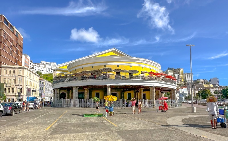 Igreja de Nosso Senhor do Bonfim com as famosas fitinhas coloridas em Salvador